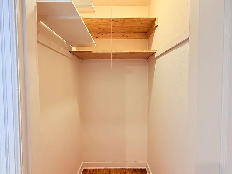 Spacious Units in a Vintage Brick Building- Walk to Seattle Center, Shops,and Restaurants! — Photo 35