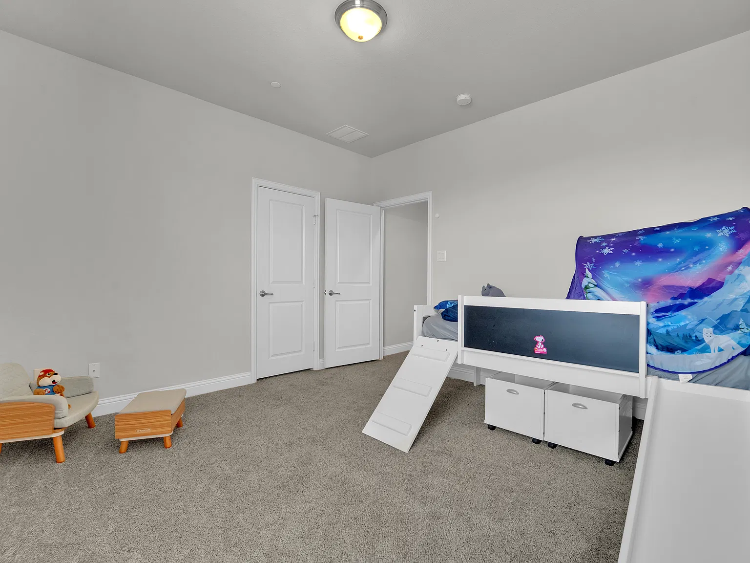 4 bed, 4097 sqft, $5,500 — Photo 2