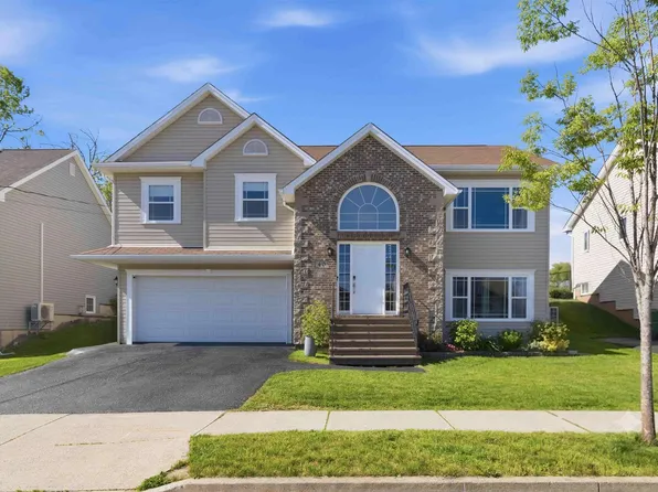 40 Baker Dr, Middle Sackville, NS B4E 1V1