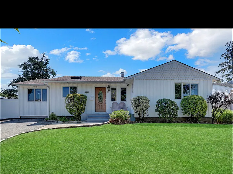 19 Edi Ave — Photo 1