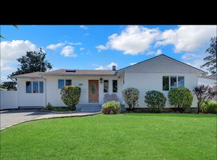 19 Edi Ave, Plainview, NY 11803