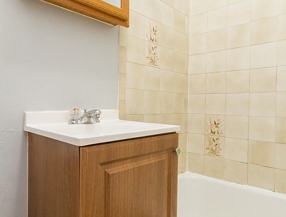 2nd image of 4501-4515 N Malden St #4509-1B