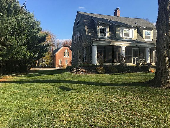 3rd image of 688 S Lincoln Ave