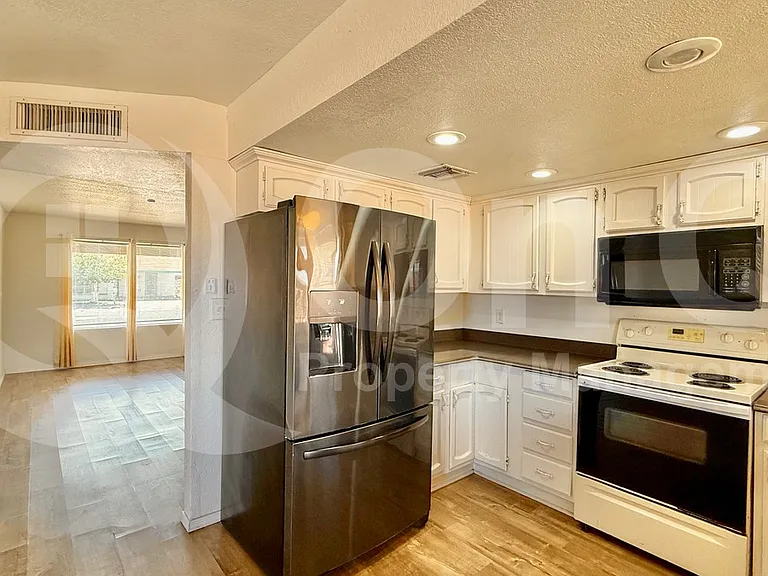 1007 N Menze St — Photo 16