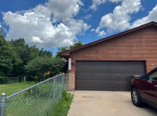 9517 Grey Widgeon Pl, Eden Prairie, MN 55347