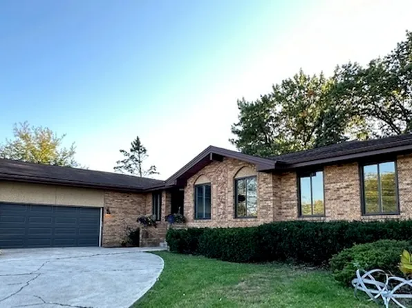 9027 W Sierra Ln, Palos Hills, IL 60465