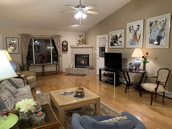 3rd image of 653 N Saddle Rock Dr