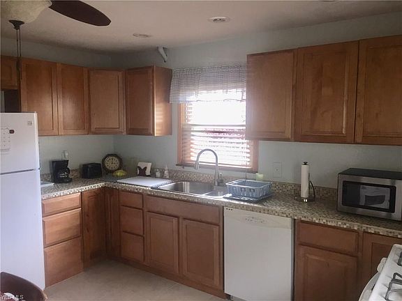 3rd image of 1323 Westover Dr SE