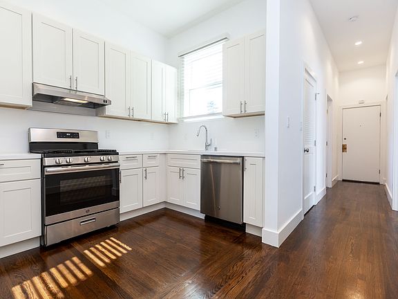 3rd image of 312-322 Baker St #314B