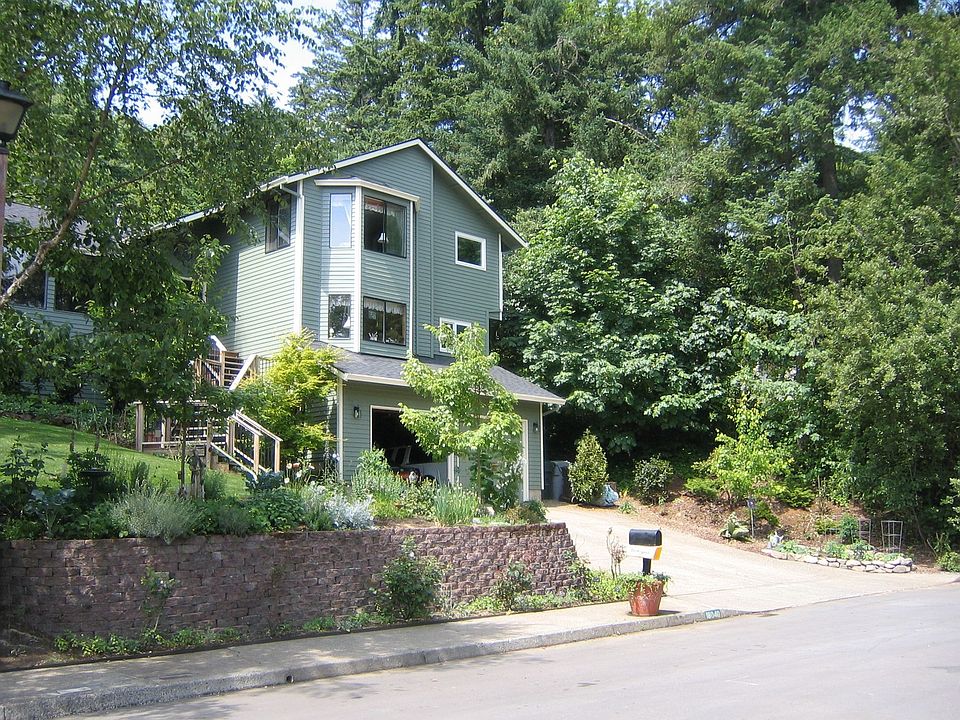 Front View (year-round Mt. Hood views)