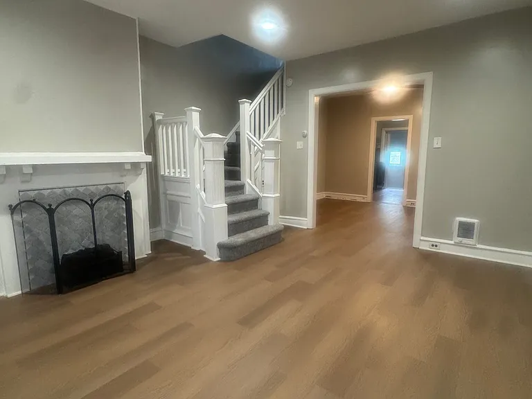 8XX S Alden St — Photo 12