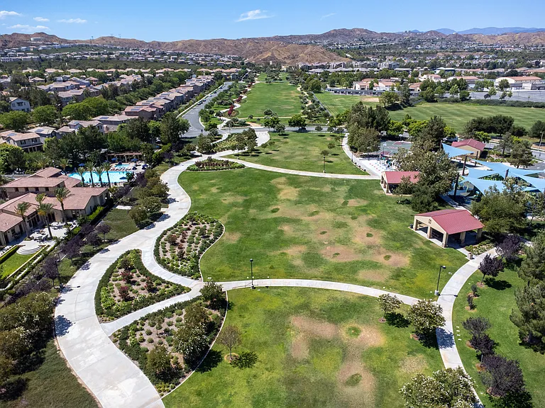 24153 Paseo Del Rancho Dr — Photo 31