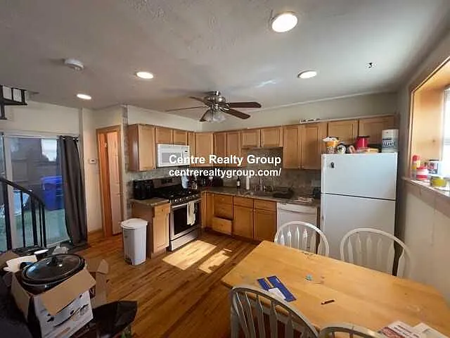 3 bed, 1.5 bath, $3,750 — Photo 2