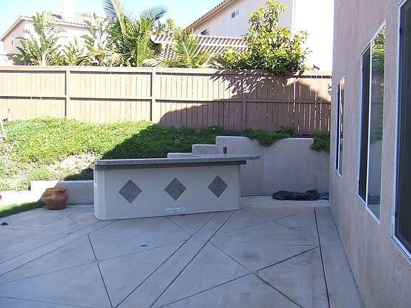 Built-in BBQ, Stamped Concret also on both side yard