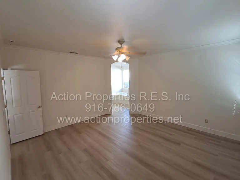 6145 Crater Lake Dr — Photo 27