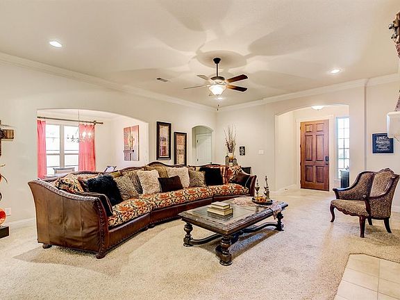 5th image of 607 Donna Cir