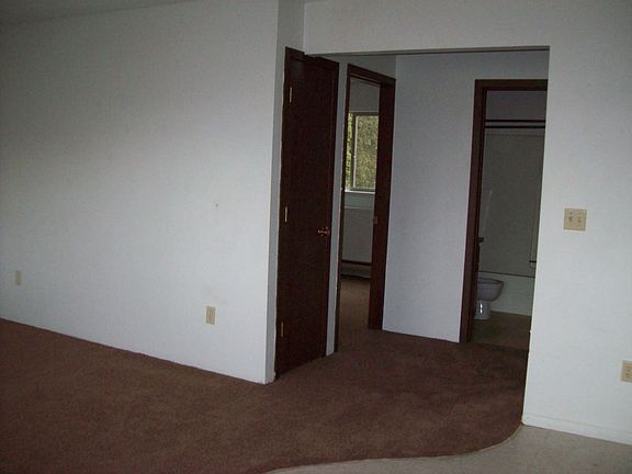 4th image of 170 Glenwood Dr