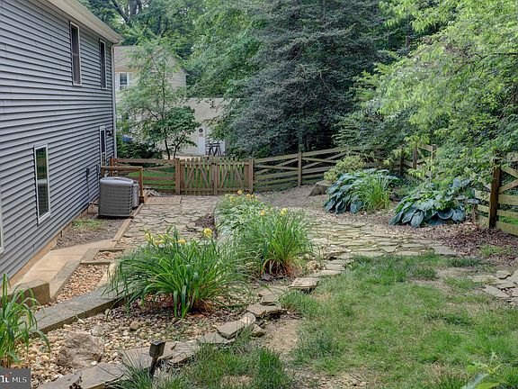 3rd image of 9337 Tartan View Dr