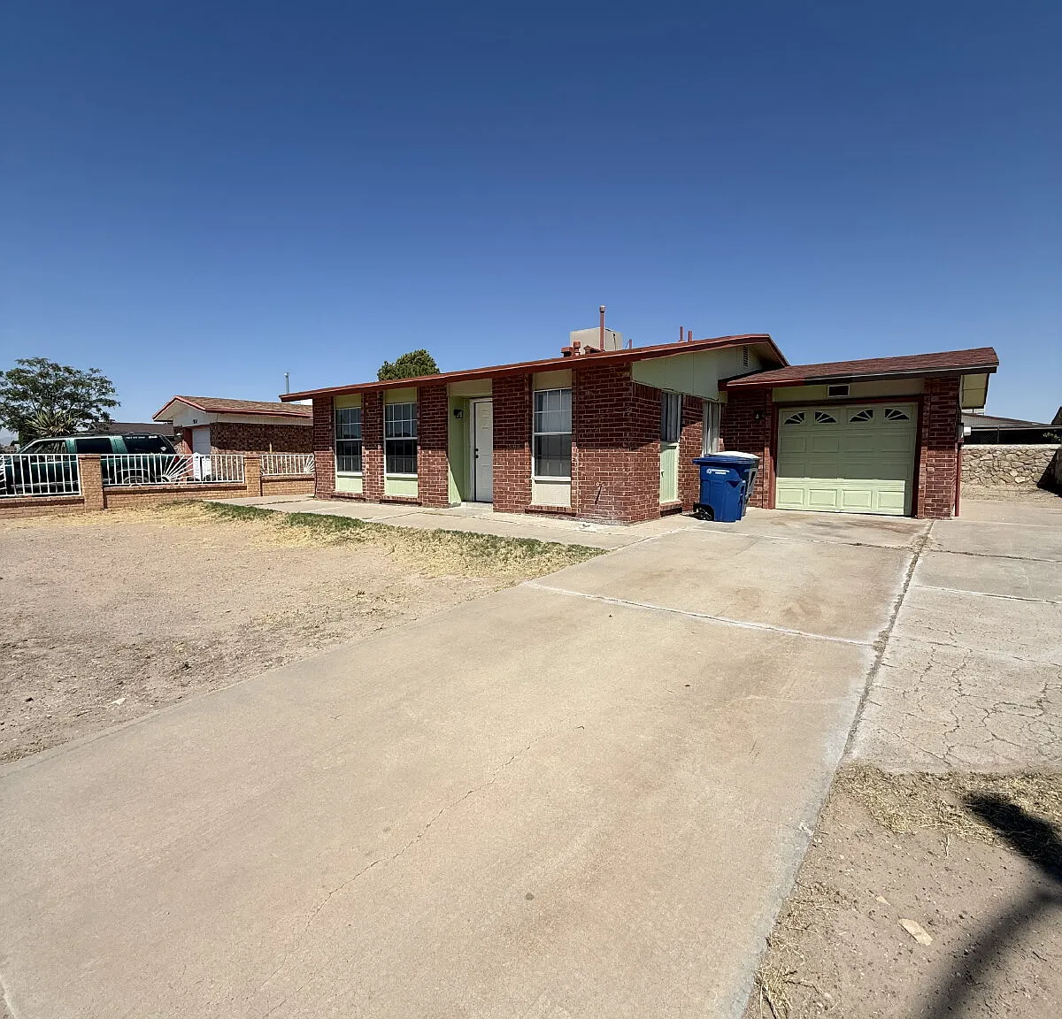 3 bed, 1.5 bath, 1034 sqft, $1,400 — Photo 3