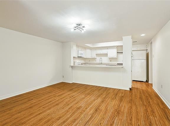 2nd image of 840 Wilshire Blvd