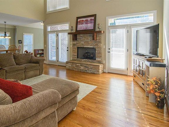 4th image of 165 Shore Front Ln