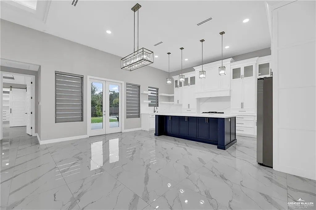 4 bed, 3.5 bath, 2413 sqft, $4,700 — Photo 4