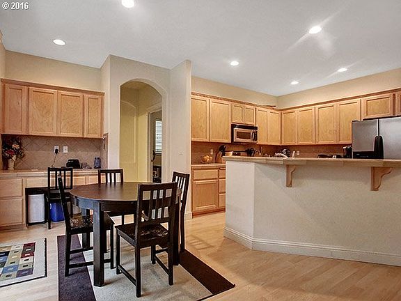 4th image of 4661 NE Beaumead Ln
