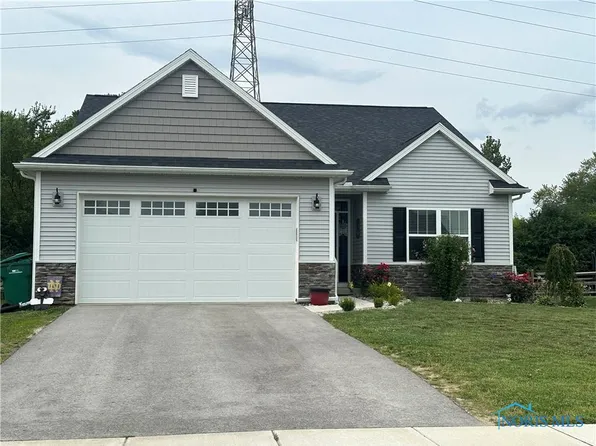 1050 N Ironwood Dr, Rossford, OH 43460
