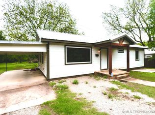1122 W 15th St, Sulphur, OK 73086