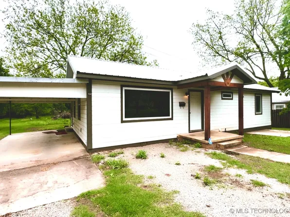 1122 W 15th St, Sulphur, OK 73086