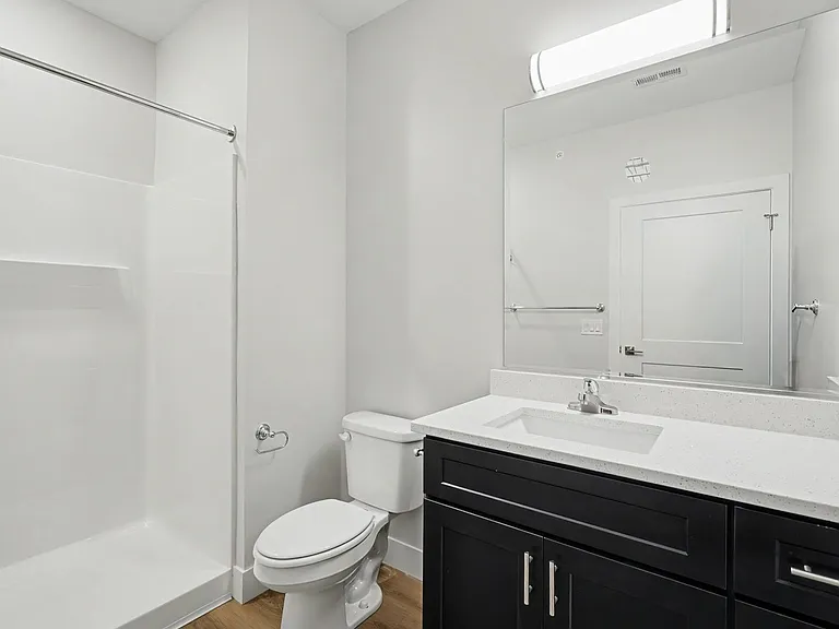 512 W Clark St — Photo 25