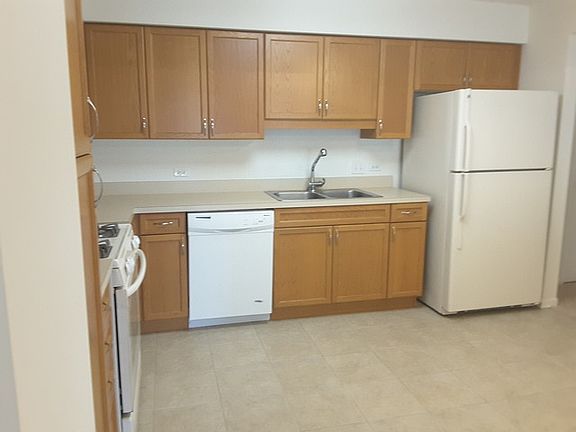 5th image of 390 S Western Ave APT 606