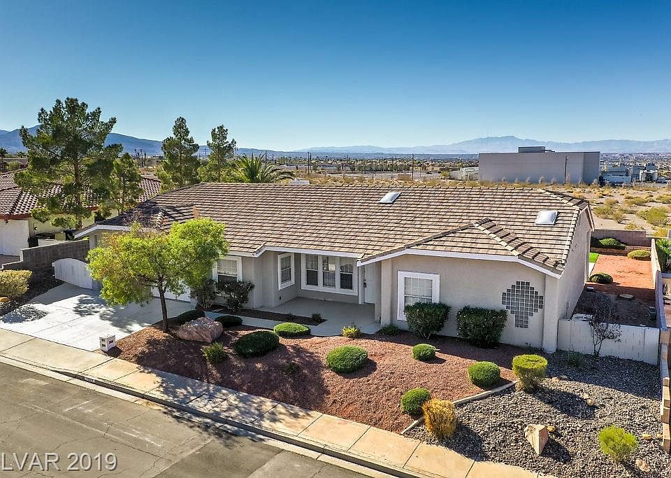 1st image of 1008 Hollyhock Dr