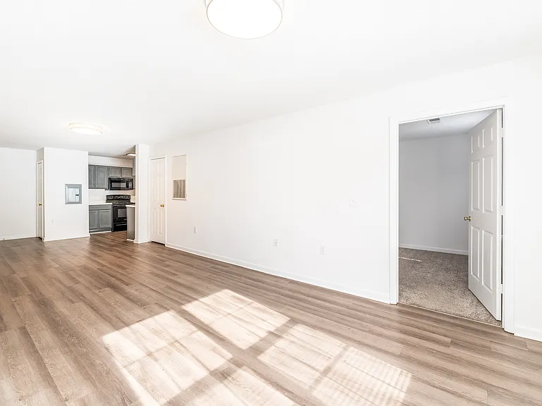 Reynolds Place Apartments — Photo 12