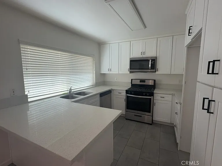 24245 Powell Pl — Photo 10