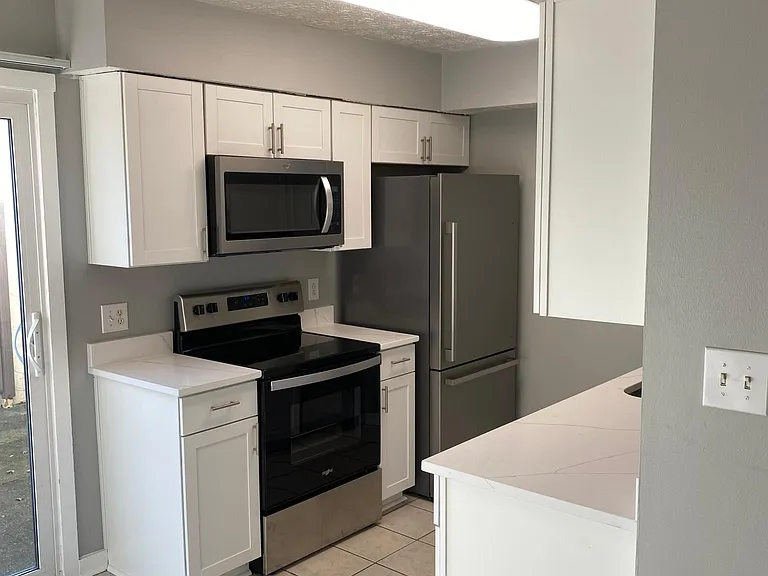 406 Caldy Ct — Photo 6