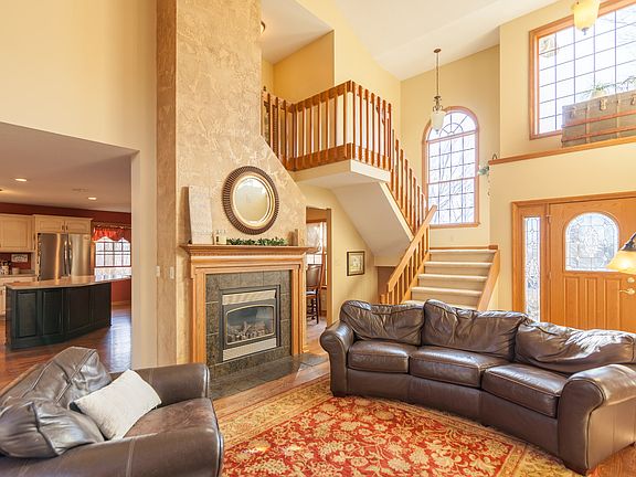 2nd image of 4034 Apple Valley Dr