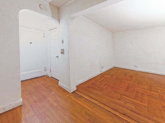 2nd image of 3017 Riverdale Ave APT 2H