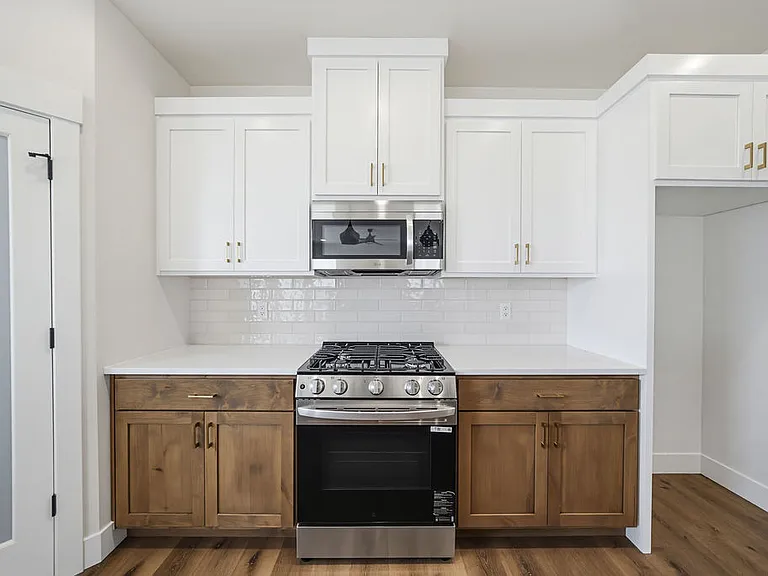 435 E River Ln — Photo 25