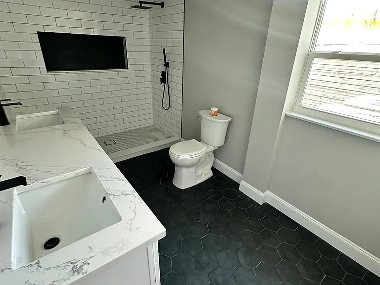 604 Lexington St — Photo 10