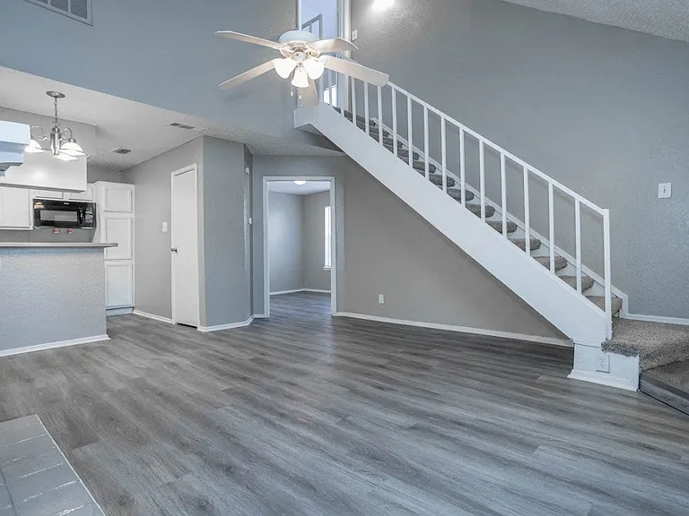 Sevilla Condos — Photo 9