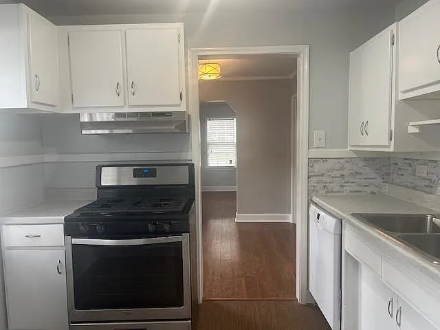 2 bed, 1.0 bath, $1,350 — Photo 2