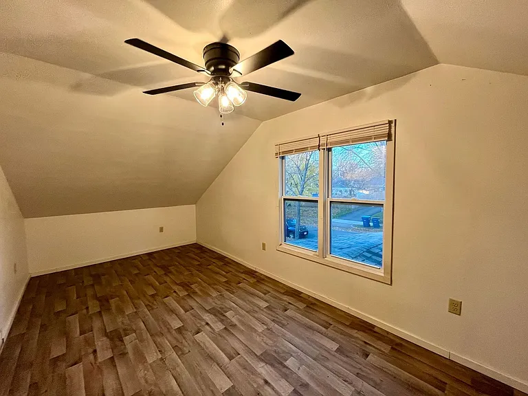 713 Augusta Ave — Photo 10