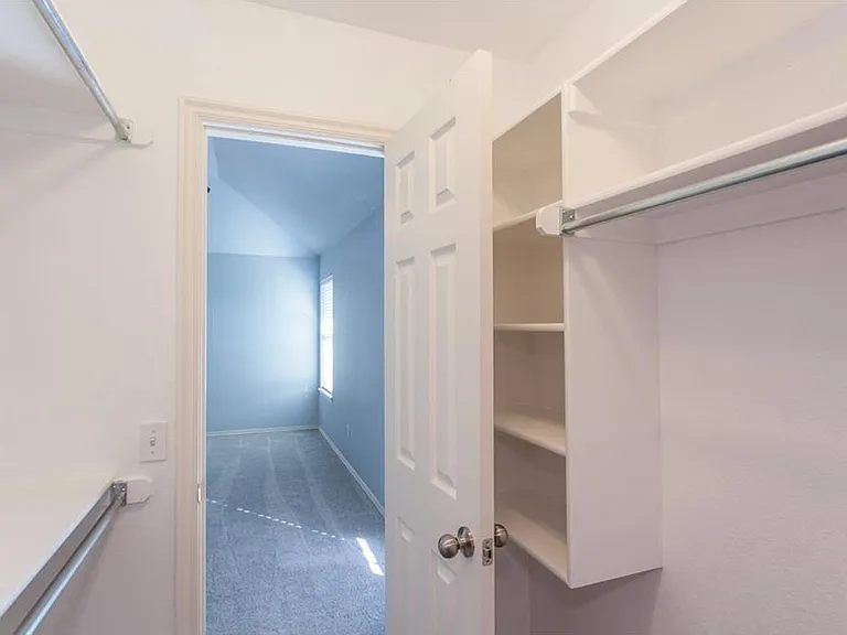 1012 Norway Ave — Photo 6