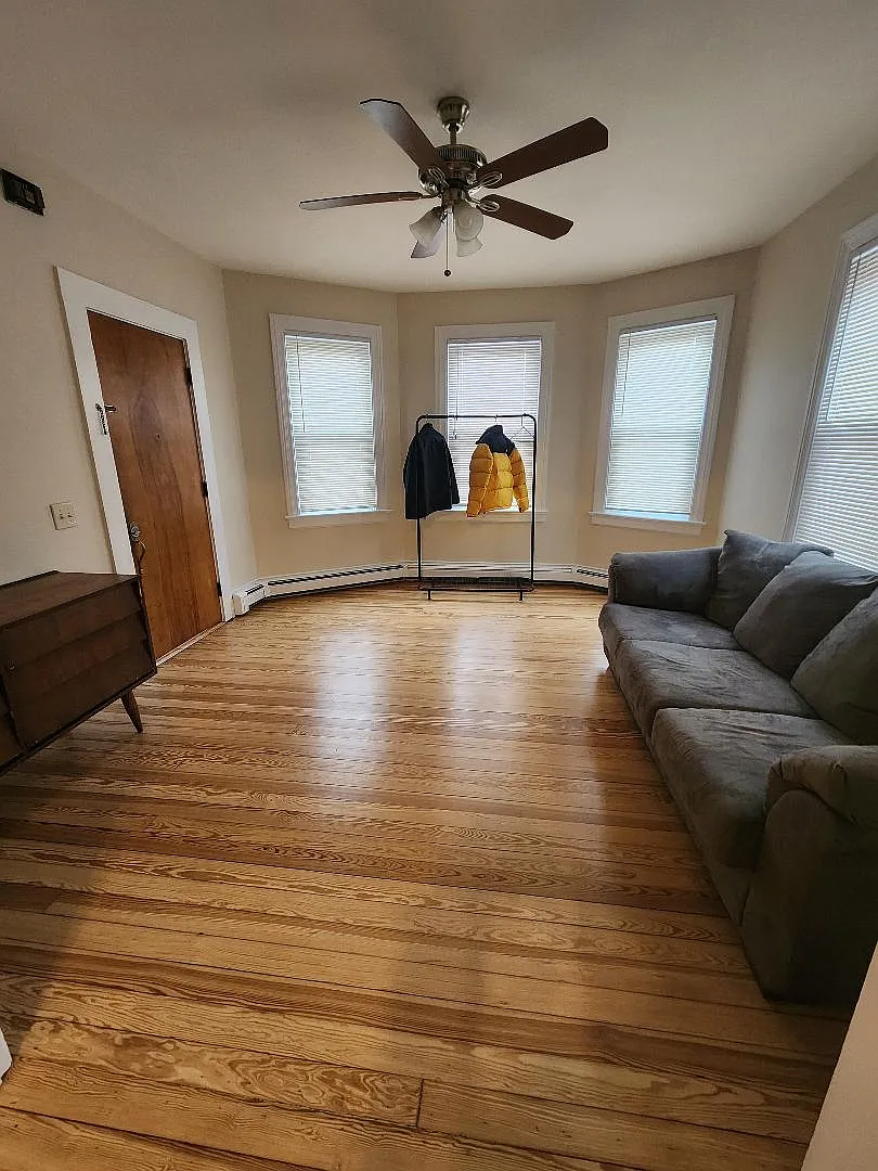 3 bed, 1300 sqft, $2,800 — Photo 3