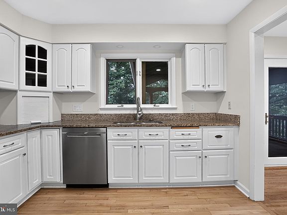 3rd image of 14521 Lock Dr