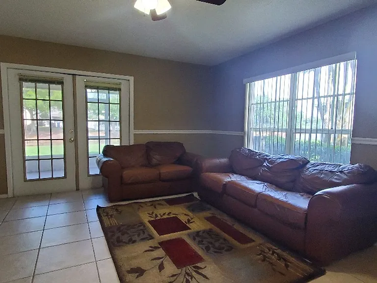 337 Kensington Lake Cir — Photo 3