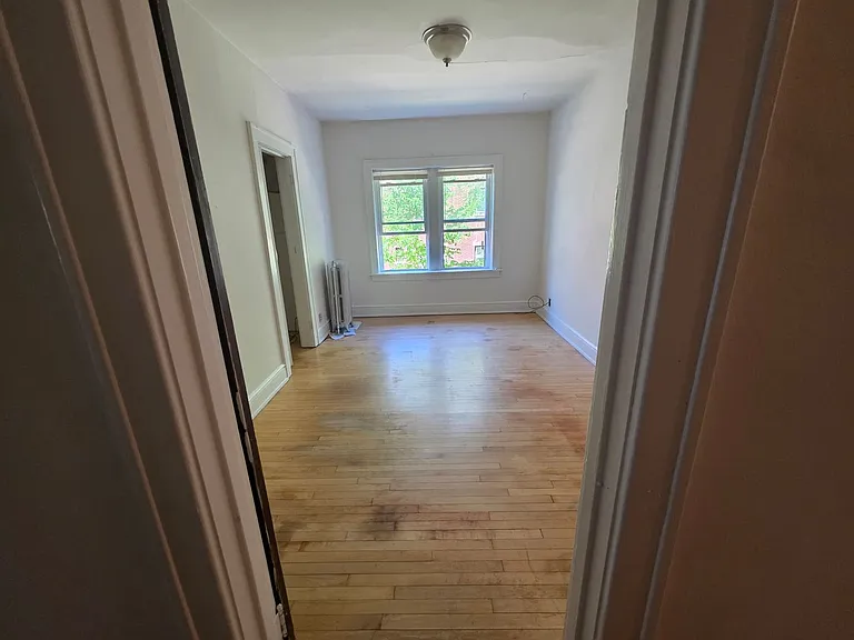 2528 N Maryland Ave — Photo 11