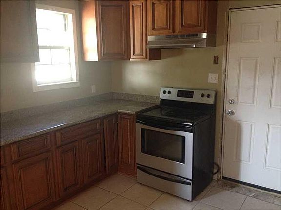 3rd image of 2525 Robert E Lee Blvd