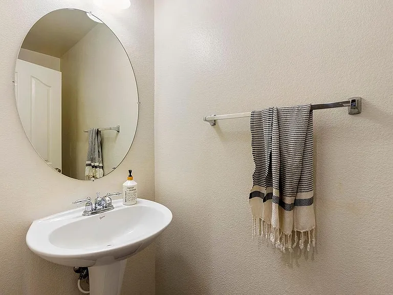 1186 Elfin Forest Rd W — Photo 16